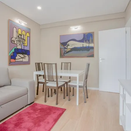 Liiiving In - Terrace Downtown *