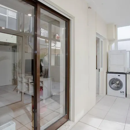 Liiiving In - Terrace Downtown