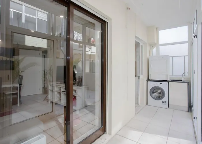 Liiiving In - Terrace Downtown