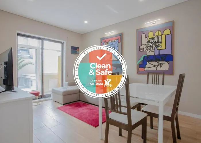 Liiiving In - Terrace Downtown Apartment