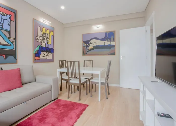 Liiiving In - Terrace Downtown *