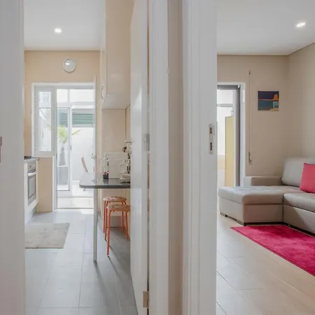 Liiiving In - Terrace Downtown *